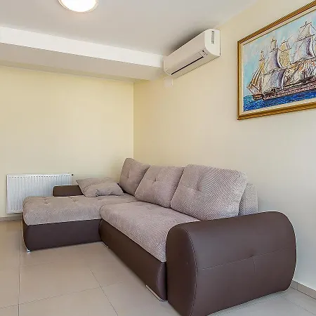Cuki Apartment *