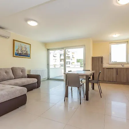 Apartment Cuki *